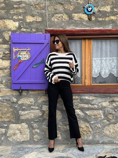 Siyah Beyaz Kalın Çizgili Bisiklet Yaka Kadın Triko Kazak