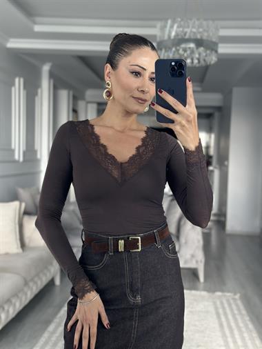 Acı Kahve Yakası Dantelli Kaşmirli Kadın Bluz