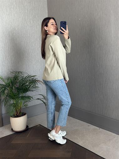 Açık Haki Yakası Beyaz Ribanalı Uzun Kollu Kadın T-Shirt