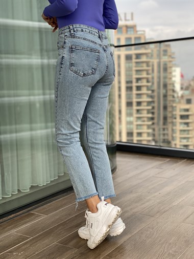 Açık Mavi Kar Yıkamalı Boy Fit Jean