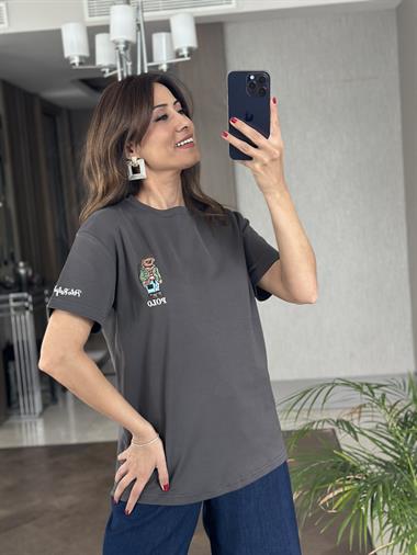 Antrasit Bisiklet Yaka Kol Ucu Yazı Nakışlı  Ayıcık  Kadın T-Shirt 
