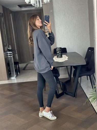 Antrasit Kalp İşlemeli Bisiklet Yaka Oversize Kadın Sweatshirt