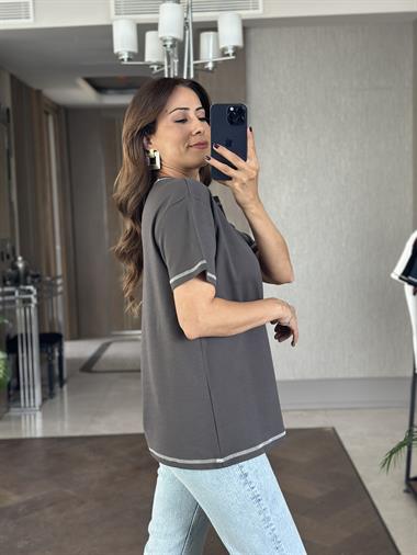 Antrasit Kare Nakış Detay Bisiklet Yaka Kadın T-Shirt