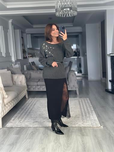 Antrasit Omuzdan Taşlı Kayık Yaka Kadın Triko Kazak