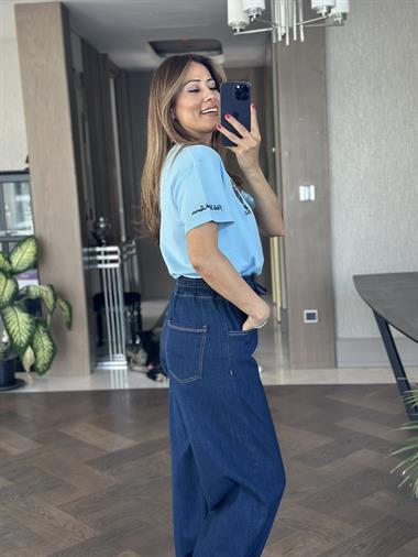 Bebe Mavi Bisiklet Yaka Kol Ucu Yazı Nakışlı  Ayıcık Kadın T-Shirt 