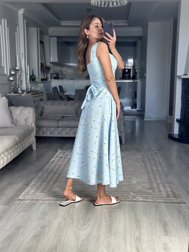 Bebe Mavi Çiçekli Kalın Askılı Arkadan Bağlamalı Füsun Midi Boy Kadın Elbise 