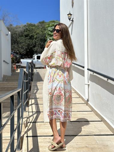 Bej Arkası Çiçek Desenli Kuşaklı Düğmeli Kadın Kimono
