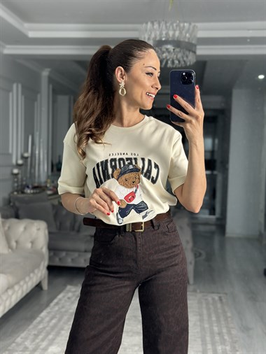 Bej Ayıcık Nakışlı Bisiklet Yaka Kadın T-Shirt