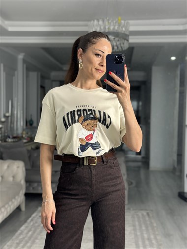 Bej Ayıcık Nakışlı Bisiklet Yaka Kadın T-Shirt