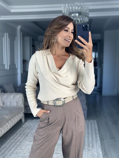 Bej Degaje Yaka Vatkalı Kadın Triko Kazak