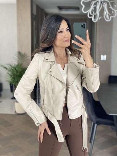 Bej Fermuarlı Kemer Detaylı Deri Ceket