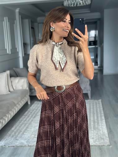 Bej Fularlı Bisiklet Yaka Kısa Kol Kadın Triko Kazak