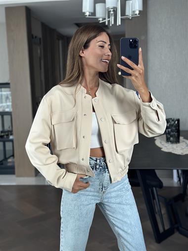 Bej İri Cepli Çıtçıt Düğmeli  Bomber Kadın Mont