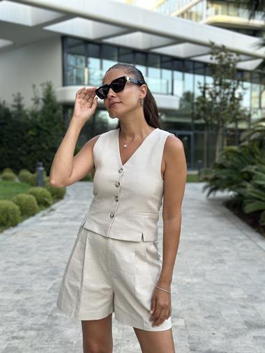 Bej Karol Yeleği Minik Yırtmaçlı Şortlu Kadın İkili Takım