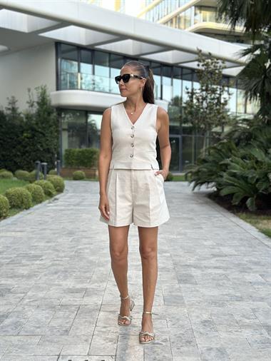 Bej Karol Yeleği Minik Yırtmaçlı Şortlu Kadın İkili Takım