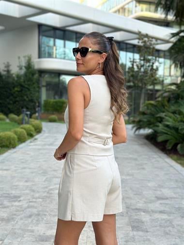 Bej Karol Yeleği Minik Yırtmaçlı Şortlu Kadın İkili Takım