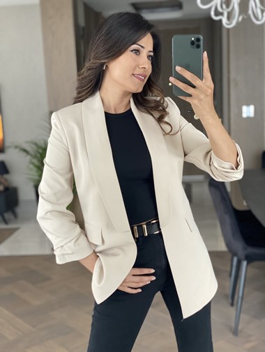 Bej Kendinden Yakalı Kolları Büzgülü Ceket