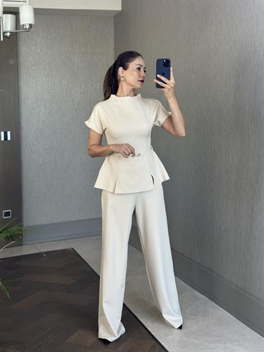 Bej Kısa Kol Bisiklet Yaka Kemerli Kadın Tulum