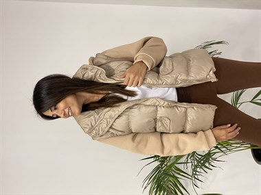 Bej Kolları Ve Kapüşonu Sweat Detay Şişme Kadın Mont