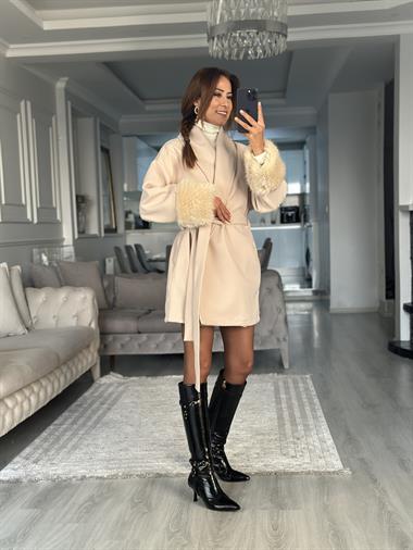 Bej Kolu Kürklü Kuşaklı Kadın Kaşe Kaban