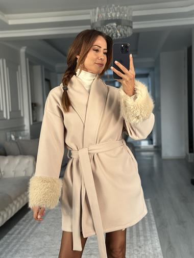 Bej Kolu Kürklü Kuşaklı Kadın Kaşe Kaban