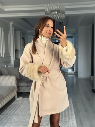 Bej Kolu Kürklü Kuşaklı Kadın Kaşe Kaban