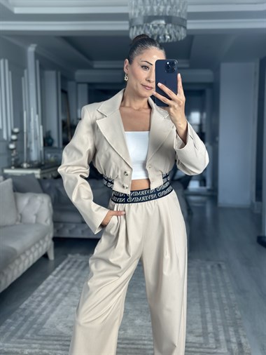 Bej Never Lastik Detaylı Crop Blazer Kadın Ceket