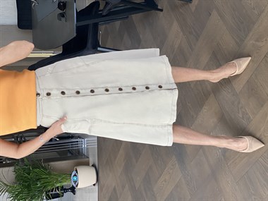 Bej Önü Düğmeli Midi Boy Tensel Etek