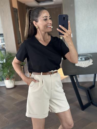 Bej Orjinal Marka Kemerli Cepli Atlas Kumaş Kadın Şort