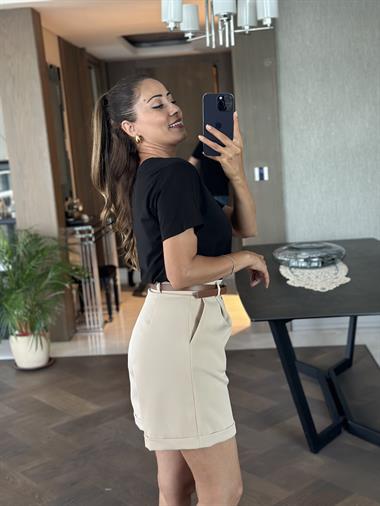 Bej Orjinal Marka Kemerli Cepli Atlas Kumaş Kadın Şort