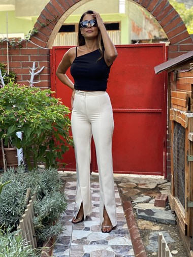 Bej Paçası Önden Yırtmaçlı Kadın Pantolon