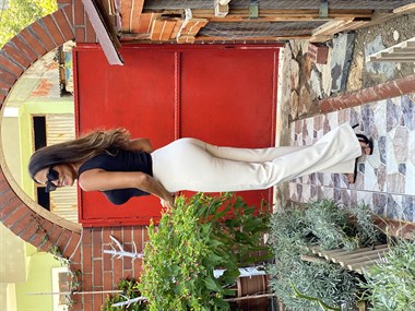 Bej Paçası Önden Yırtmaçlı Kadın Pantolon