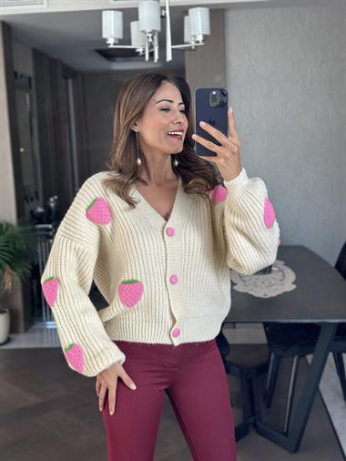 Bej Pembe Çilek Desen Düğmeli Kadın Hırka