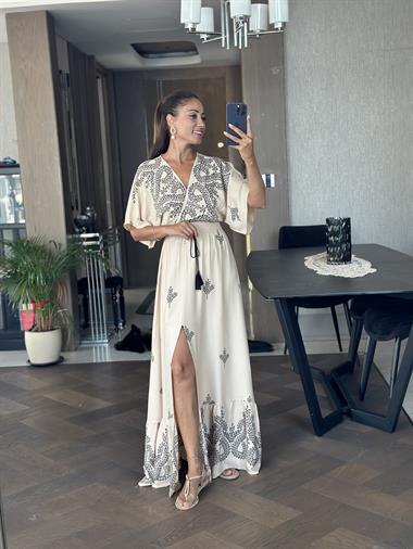 Bej Siyah Desenli Beli Lastikli Önü Yırtmaçlı Midi Boy Viskon Kadın Elbise 