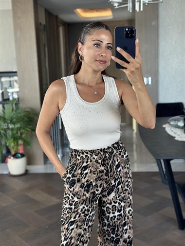 Bej U Yaka Önü Taşlı Kaşkorse Sıfır Kol Kadın Body