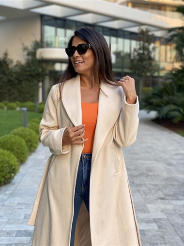 Bej Uzun Kuşaklı Kaşe Kadın Kaban