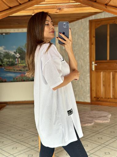 Beyaz After World Baskılı Eteği Yırtmaçlı Kadın T-Shirt