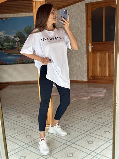 Beyaz After World Baskılı Eteği Yırtmaçlı Kadın T-Shirt