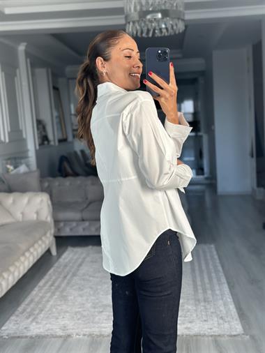 Beyaz Arkası Yırtmaçlı Dikiş Detay Poplin Kadın Gömlek