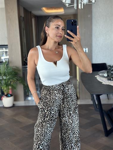 Beyaz Askılı Yakası Gold V Demirli Kaşkorse Kadın Body