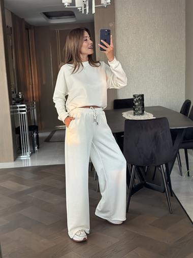 Beyaz Bisiklet Yaka Eteği Ve Paçası Kesik  Kadın Alt Üst Takım