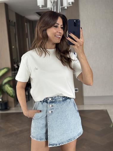 Beyaz Bisiklet Yaka Logolu Basic Kadın T-Shirt