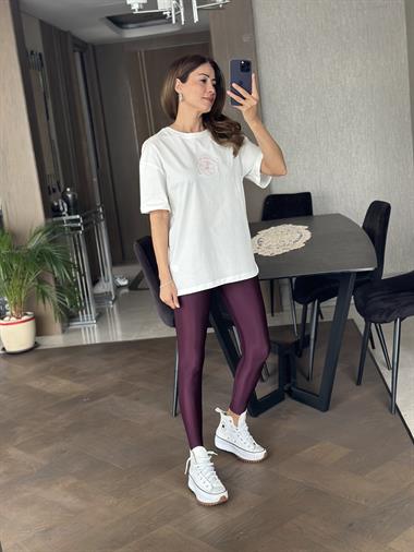 Beyaz Bisiklet Yaka Önü Ve Arkası Çiçek İşlemeli Kadın T-Shirt