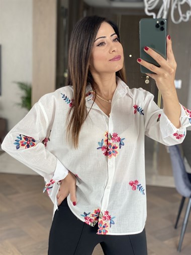Beyaz Çiçek Nakışlı Keten Gömlek