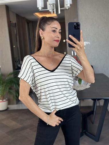 Beyaz Çizgili Ön Arka V Yaka Kısa Yarasa Kol Kadın T-Shirt