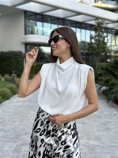 Beyaz Degaje Yaka Vatkalı Kadın Bluz