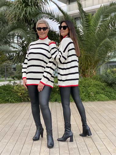 Beyaz Dik Yaka Çizgili Triko Kadın Kazak