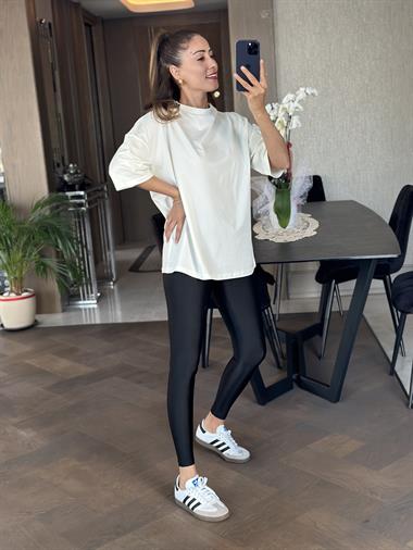 Beyaz Dik Yaka Truvakar Kol Oversize Basic Kadın T-Shirt