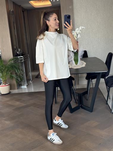 Beyaz Dik Yaka Truvakar Kol Oversize Basic Kadın T-Shirt