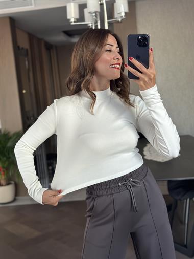 Beyaz Dik Yaka Uzun Kol Kadın Crop Body